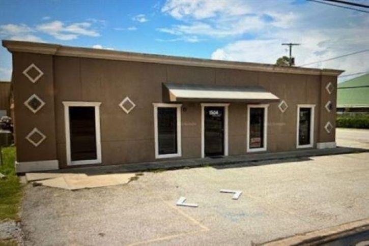 1504 Nederland Ave, Nederland, TX 77627-4144