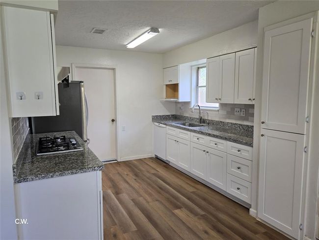 11834 Mulholland Dr, House other with 4 bedrooms, 2 bathrooms and 2 parking in Meadows Place TX | Image 11