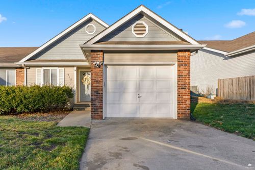 915 Connecticut Avenue, Manhattan, KS, 66502 | Card Image