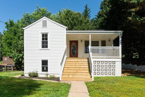 53 Woodcrest Rd, STAUNTON, VA, 24401-5535 | Card Image