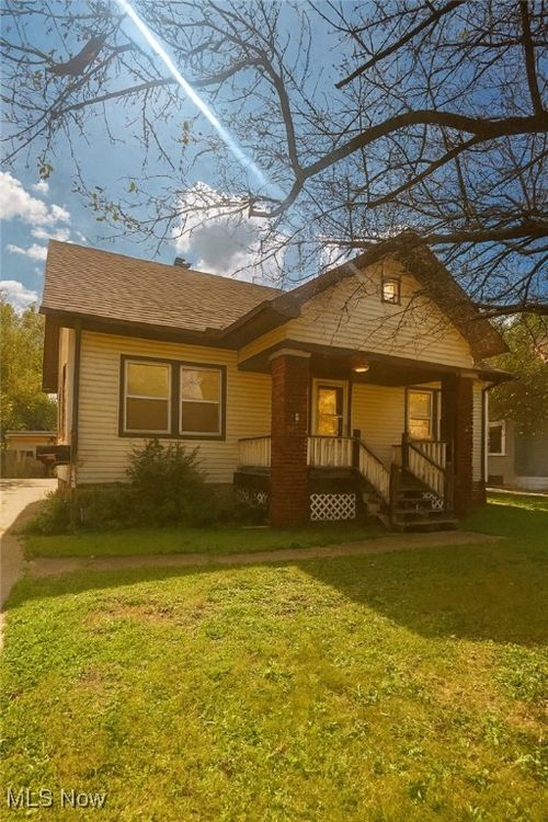9504 Cardwell Ave, Cleveland, OH, 44105-6704 | Card Image