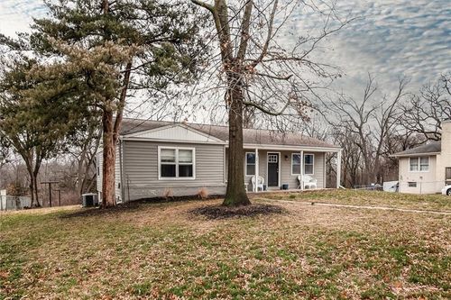 541 Bluegrass Dr, Bonner Springs, KS, 66012-1221 | Card Image