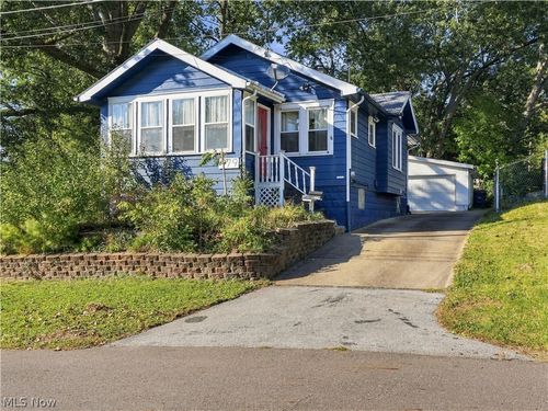 979 Iona Ave, Akron, OH, 44314-2723 | Card Image