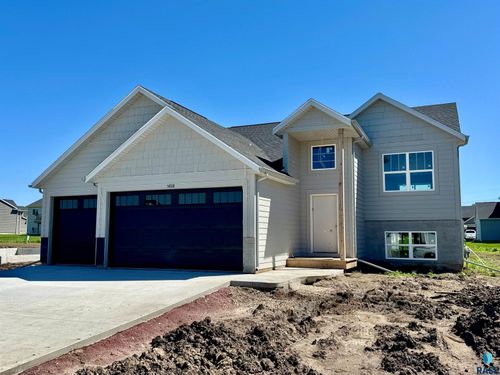 5928 S Coneflower Ave, Sioux Falls, SD, 57108-4560 | Card Image