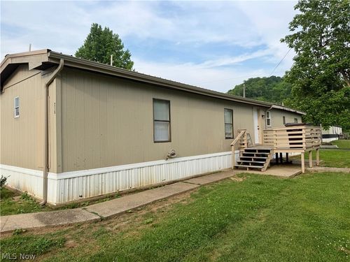 215 Sheldon Ave, Marietta, OH, 45750-9507 | Card Image