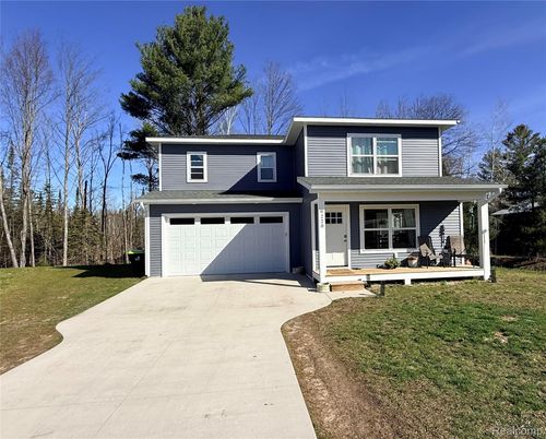 9220 S Flaska Dr, Cedar, MI, 49621-9305 | Card Image