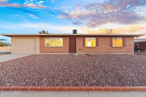6860 E 39th St, Tucson, AZ, 85730-1616 | Card Image