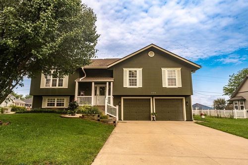 304 Andrea Ln, Harrisonville, MO, 64701-3944 | Card Image