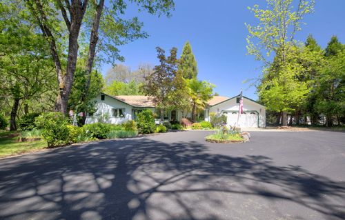 258 Walker Road, Grants Pass, OR, 97527 | Card Image