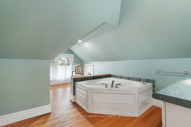 20 Belvedere Ave, House other with 6 bedrooms, 4 bathrooms and 3 parking in Parry Sound ON | Image 35