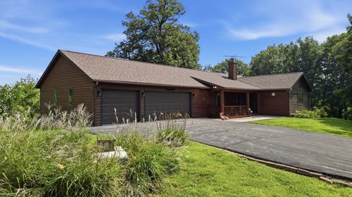 14810 Melinda Dr, Morrison, IL, 61270-9004 | Card Image
