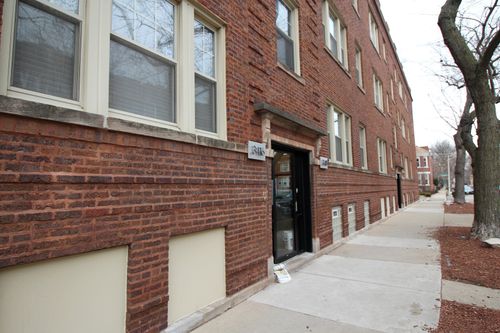 2-1901 Newport Ave, Chicago, IL, 60657-1025 | Card Image