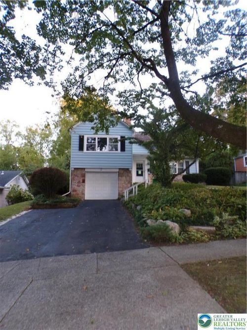 2440 W Livingston St, ALLENTOWN, PA, 18104-3643 | Card Image