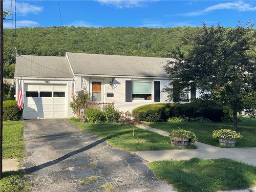 44 Roosevelt St, Corning, NY, 14830-2035 | Card Image