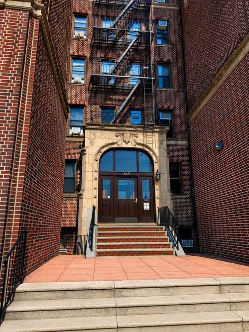 5d-883 Boulevard, Weehawken, NJ, 07086-9019 | Card Image
