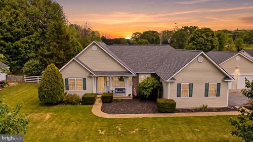 100 Capricorn Dr, Martinsburg, WV, 25403-1547 | Card Image