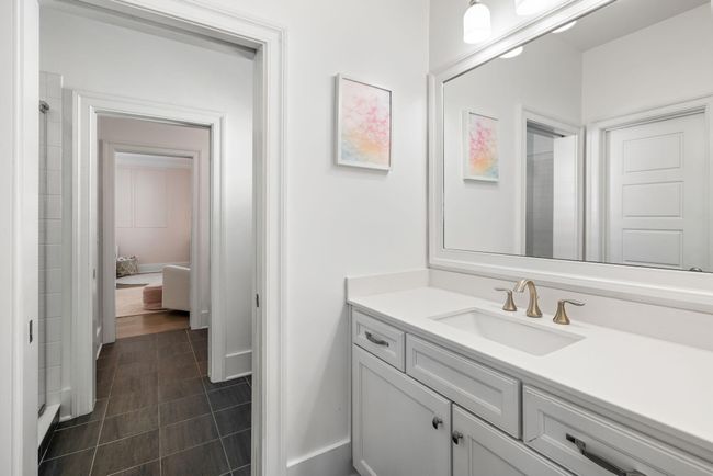 Shared Bath | Image 40