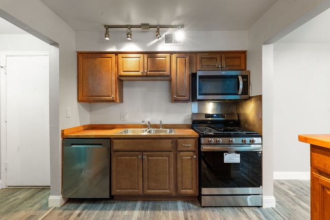APT-102 - 5300 Carriageway Dr, Condo with 2 bedrooms, 1 bathrooms and 2 parking in Rolling Meadows IL | Image 9