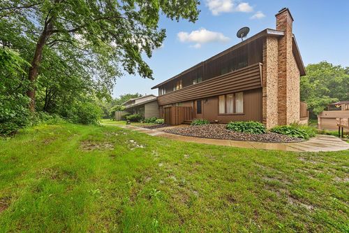 21 Walden St, Burnsville, MN, 55337-3677 | Card Image