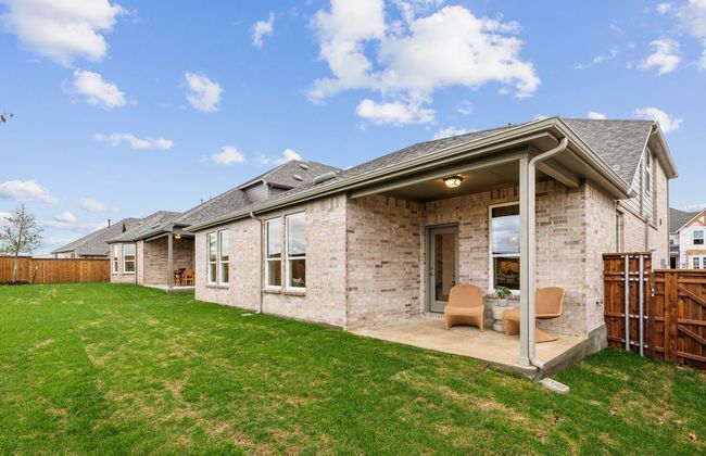 Oversized yard | Image 20