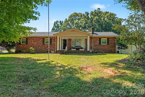 1410 36th Avenue Dr Ne, Hickory, NC, 28601-8268 | Card Image