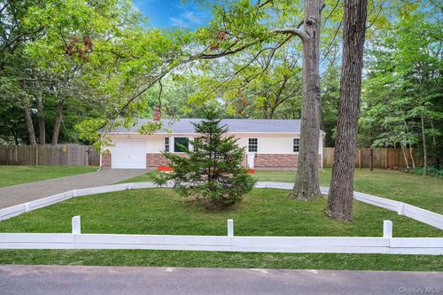 11 Red Maple Rd, Ridge, NY, 11961-2638 | Card Image