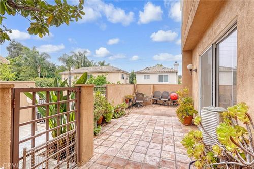 unit-44-18730 Hatteras St, Tarzana, CA, 91356-1477 | Card Image
