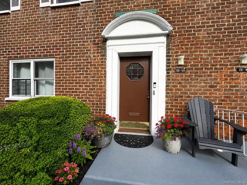 ll-131 39 234 Street, New York, NY, 11422 | Card Image