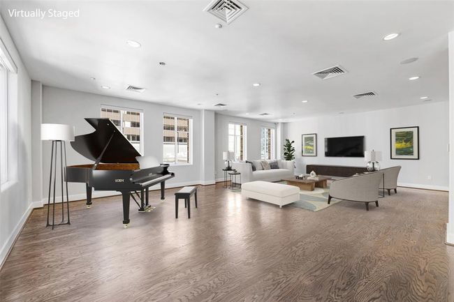 Oversized living spaces, ideal for entertaining. | Image 9
