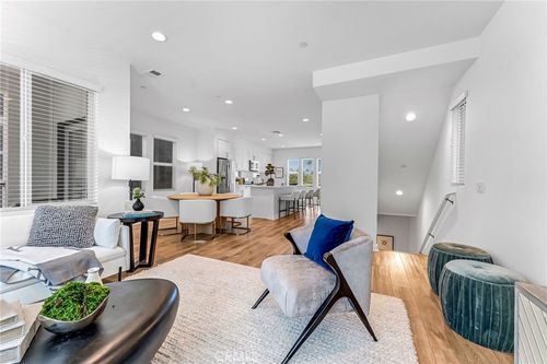 520 Caleigh Ln, Costa Mesa, CA, 92627-8561 | Card Image