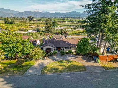 35334 Rockwell Dr, House other with 4 bedrooms, 2 bathrooms and 2 parking in Abbotsford BC | Image 1