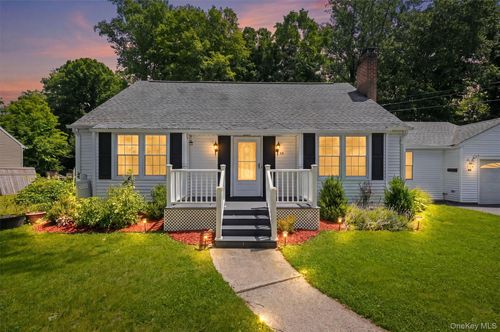 20 Valley View Rd, Hyde Park, NY, 12538-1016 | Card Image
