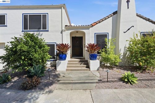 1800 Versailles Ave, Alameda, CA, 94501-1653 | Card Image