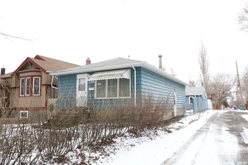 2355 Wallace St, Regina, SK, S4N4B1 | Card Image