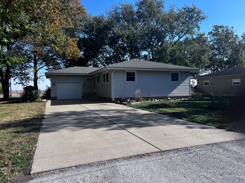 211 Florida Dr, Gifford, IL, 61847-9781 | Card Image