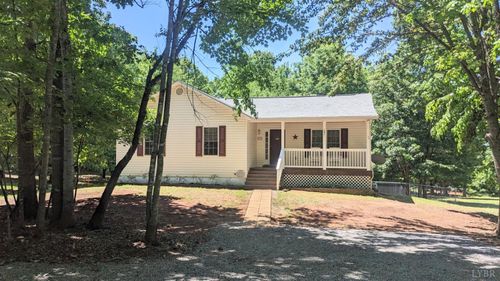 3959 Diamond Hill Rd, Moneta, VA, 24121-6184 | Card Image