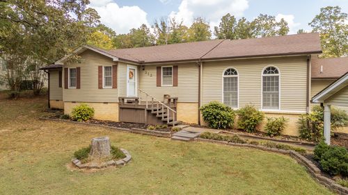 313 Country Club Ln, Selmer, TN, 38375-1536 | Card Image