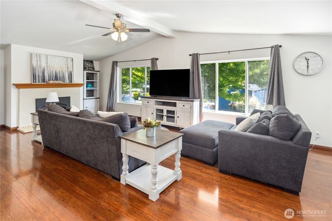 Spacious living room with vaulted ceiling | Image 4