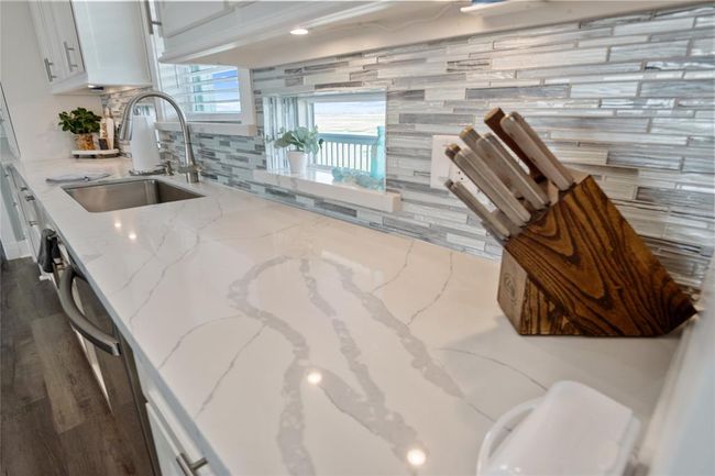 1301 Lagoon Dr, House other with 3 bedrooms, 2 bathrooms and 1 parking in Crystal Beach TX | Image 11