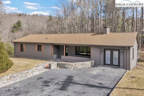 711 Possum Hollow, Blowing Rock, NC, 28605 | Card Image