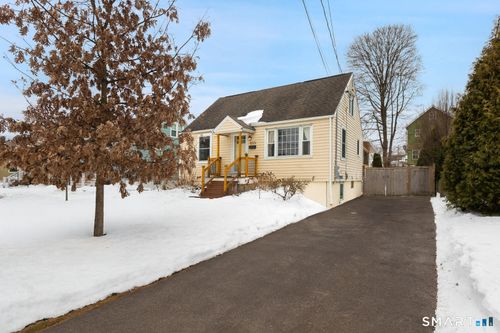 855 Riverside Dr, Fairfield, CT, 06824-6936 | Card Image