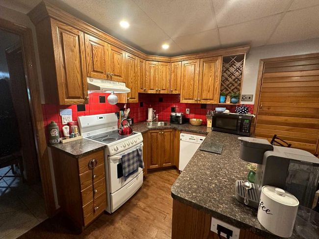 3318 Township Road 400, House other with 4 bedrooms, 4 bathrooms and 6 parking in Rural Lacombe County AB | Image 32