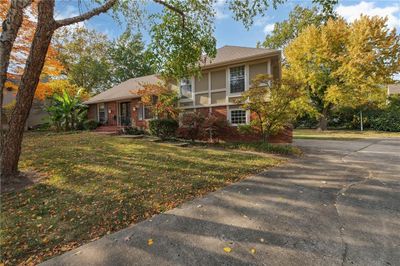 View of front facade featuring a front yard | Image 2