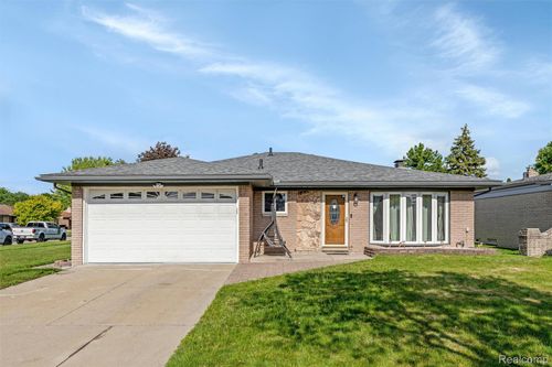 37400 Hacker Dr, Sterling Heights, MI, 48310-4056 | Card Image