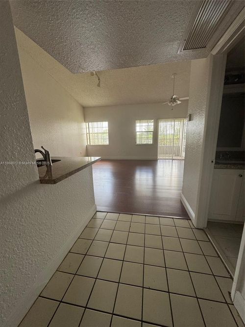 apt-310-2881 N Oakland Forest Dr, Oakland Park, FL, 33309-6540 | Card Image