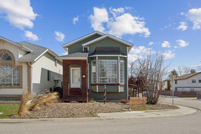 11 Laguna Circle Ne, Home with 6 bedrooms, 3 bathrooms and 2 parking in Calgary AB | Image 4