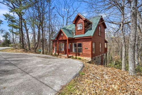2430 N School House Gap Rd, Sevierville, TN, 37876-8967 | Card Image