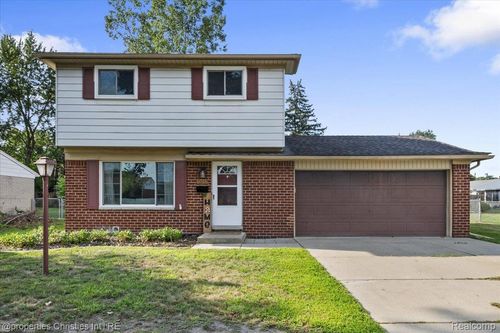 10069 Fairview St, Taylor, MI, 48180-3201 | Card Image
