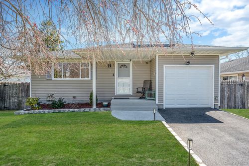 7 Hollywood Dr, Shirley, NY, 11967-3913 | Card Image