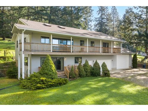 924 Lou Gray Dr, Myrtle Creek, OR, 97457-7324 | Card Image